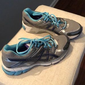 ASIC Gel GT-1000 sneakers.